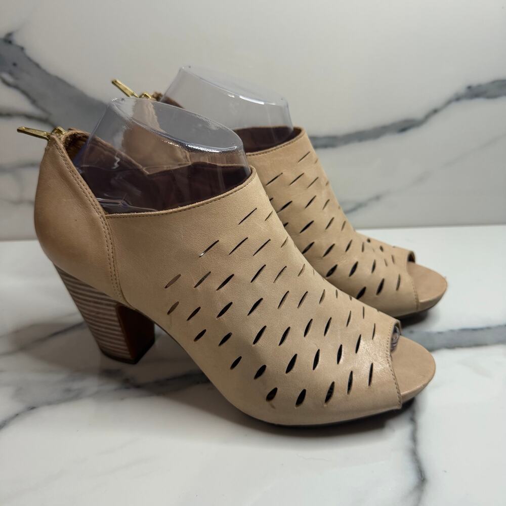 Clarks Women's Nude Leather Okena Posh Booties Sz 8 Closet Staple Minimalist